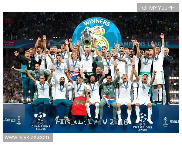 足球明星背影合影展现独特魅力与团队精神的精彩瞬间